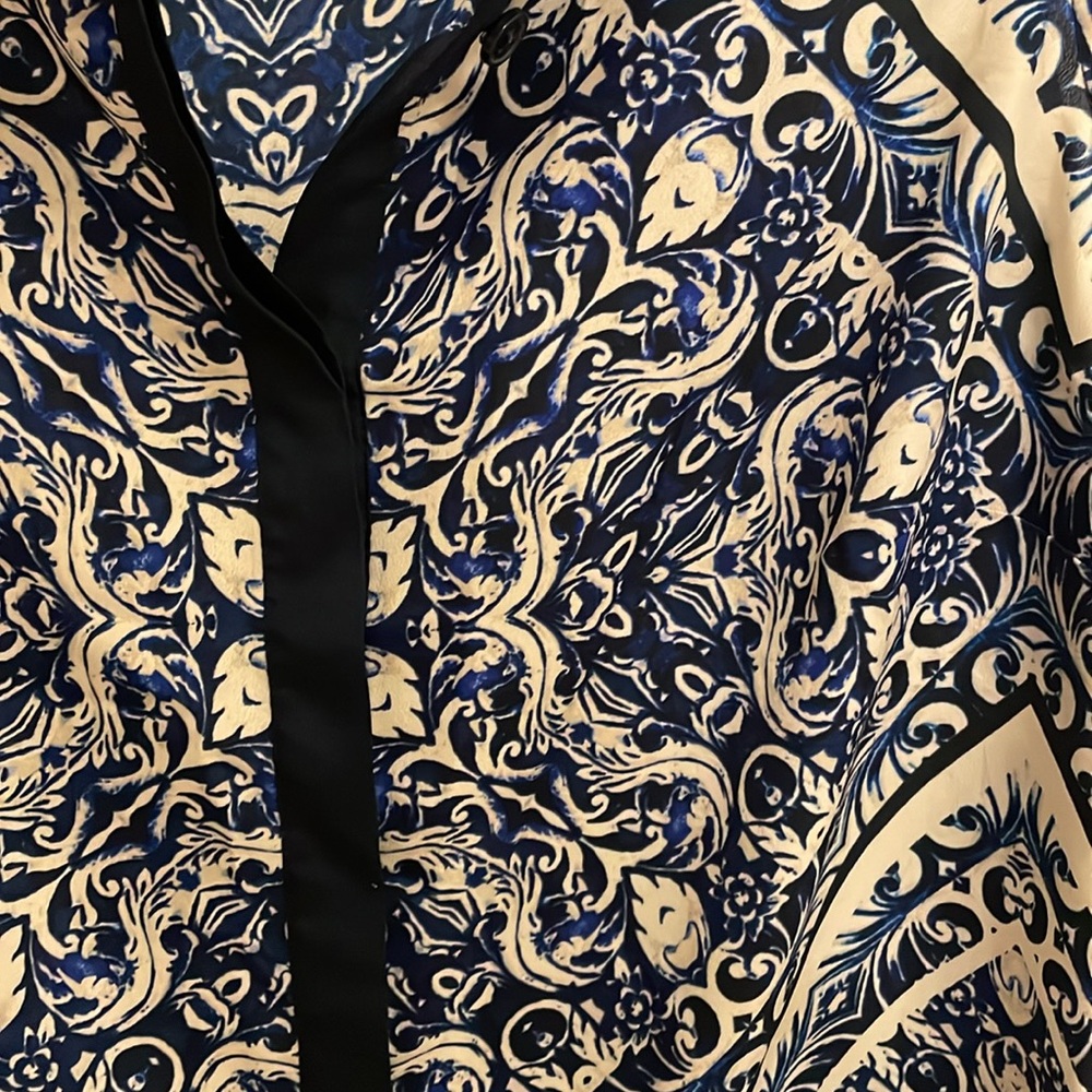 Patterned Blouse - Picture 2 of 3